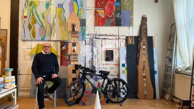 Ayvalık Belediyesi Orhan Peker Sanat Galerisi, çağdaş sanat anlayışını uluslararası