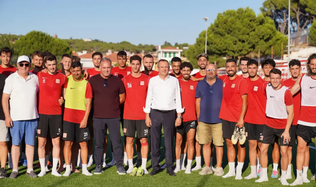 Ayvalık Belediye Başkanı Mesut Ergin, yeni sezon hazırlıklarını sürdüren Ayvalıkgücü