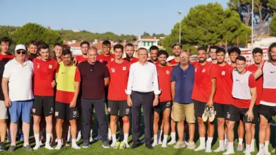 Ayvalık Belediye Başkanı Mesut Ergin, yeni sezon hazırlıklarını sürdüren Ayvalıkgücü