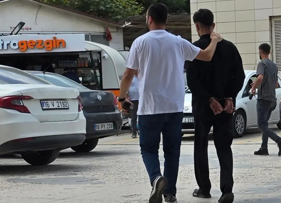 Bursa’nın İnegöl ilçesinde Narkotik Büro Amirliği ekiplerinin düzenlediği operasyonda, yaklaşık