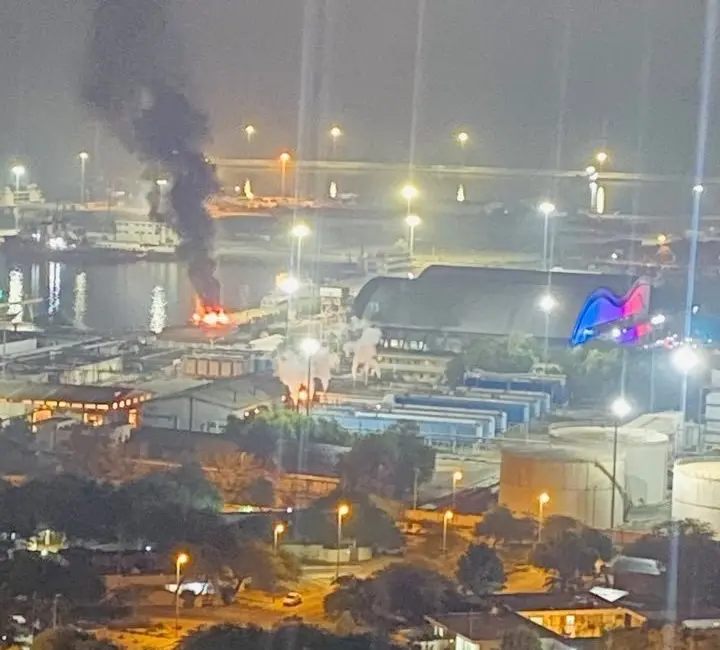 ABD ordusundan yapılan açıklamada, Hürmüz Boğazı’ndan geçen ticari gemileri hedef