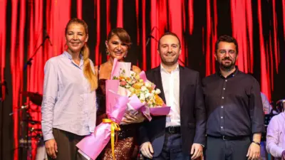Uluslararası Bursa Festivali kapsamında Kültürpark Açıkhava Tiyatrosu’nda sahne alan sanatçı