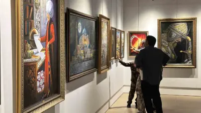 İstanbul’daki ‘Sanatın Vatan Nefesi: 15 Temmuz Sergisi’nin açılışında konuşan Aile