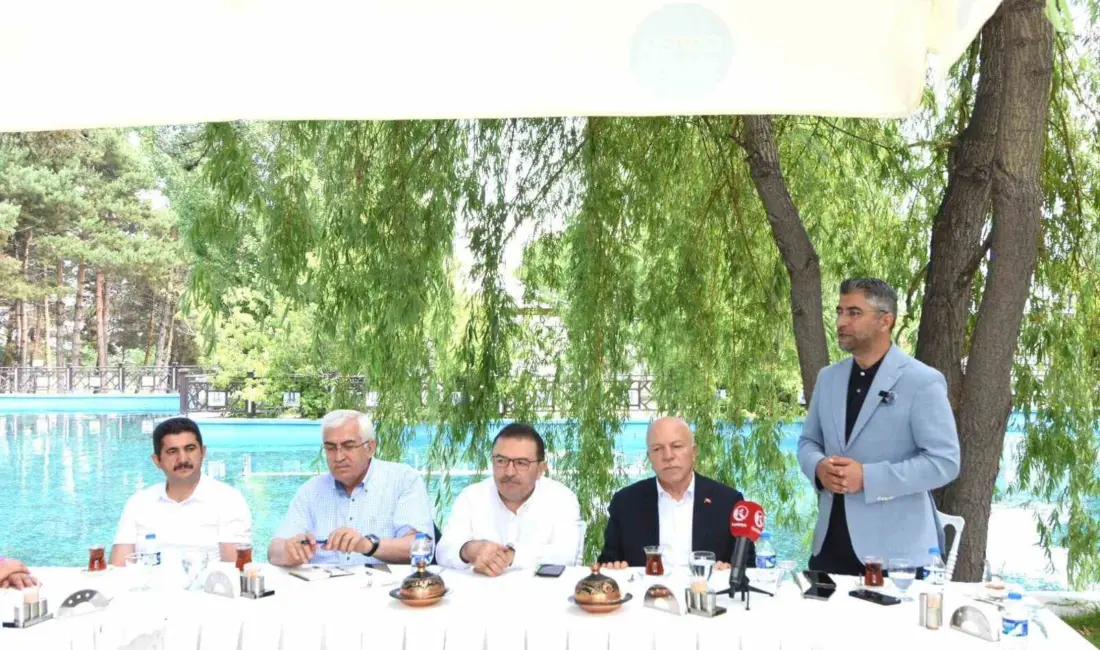 AK Parti Erzurum İl Başkanlığı tarafından Olimpiyat Parkı’nda düzenlenen istişare