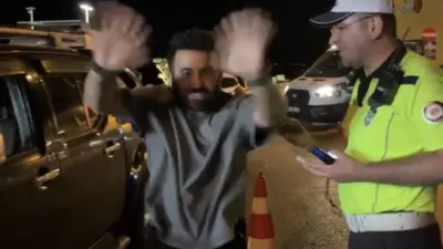 Bursa’da yapılan trafik uygulamasında ilginç anlar yaşandı. Alkolmetreye üfleten sürücü,