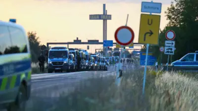 Almanya’nın Erfurt kentinde yüzlerce gösterici, aşırı sağcı Almanya için Alternatif