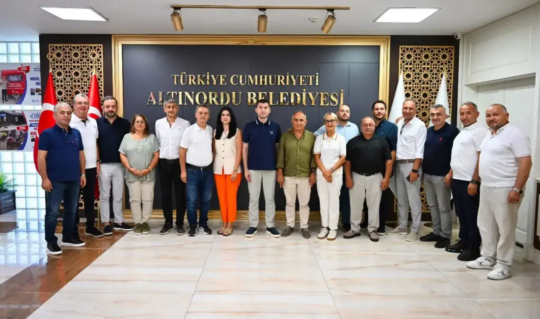 Ordu’nun Altınordu Belediye Başkanı Ulaş Tepe, belediye meclis üyeleriyle birlikte