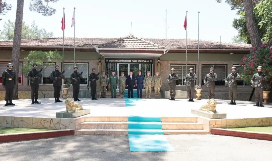 Milli Savunma Bakanı Yaşar Güler ve beraberindeki TSK Komuta Kademesi,