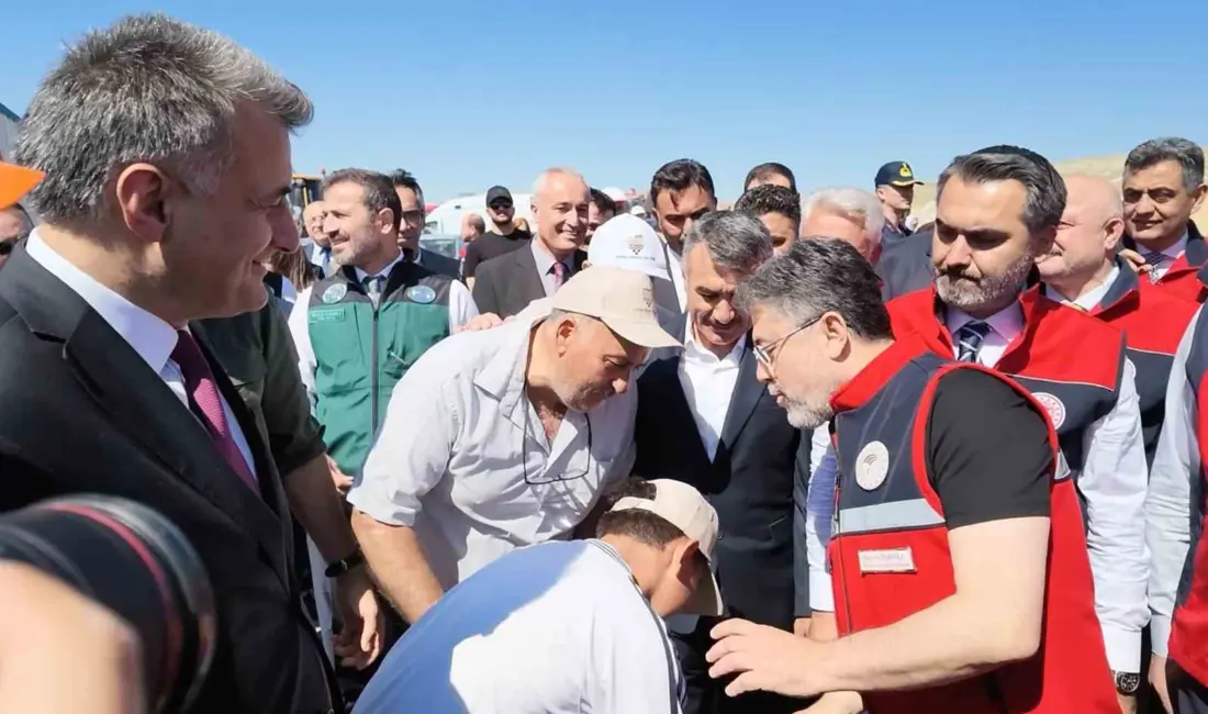 Tarım ve Orman Bakanı İbrahim Yumaklı, Kırıkkale’de hasat programında elini