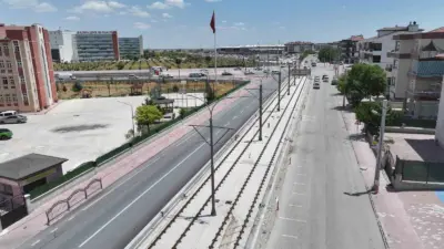 Konya Büyükşehir Belediyesi tarafından yapımı sürdürülen Adliye-Şehir Hastanesi Tramvay Uzatma