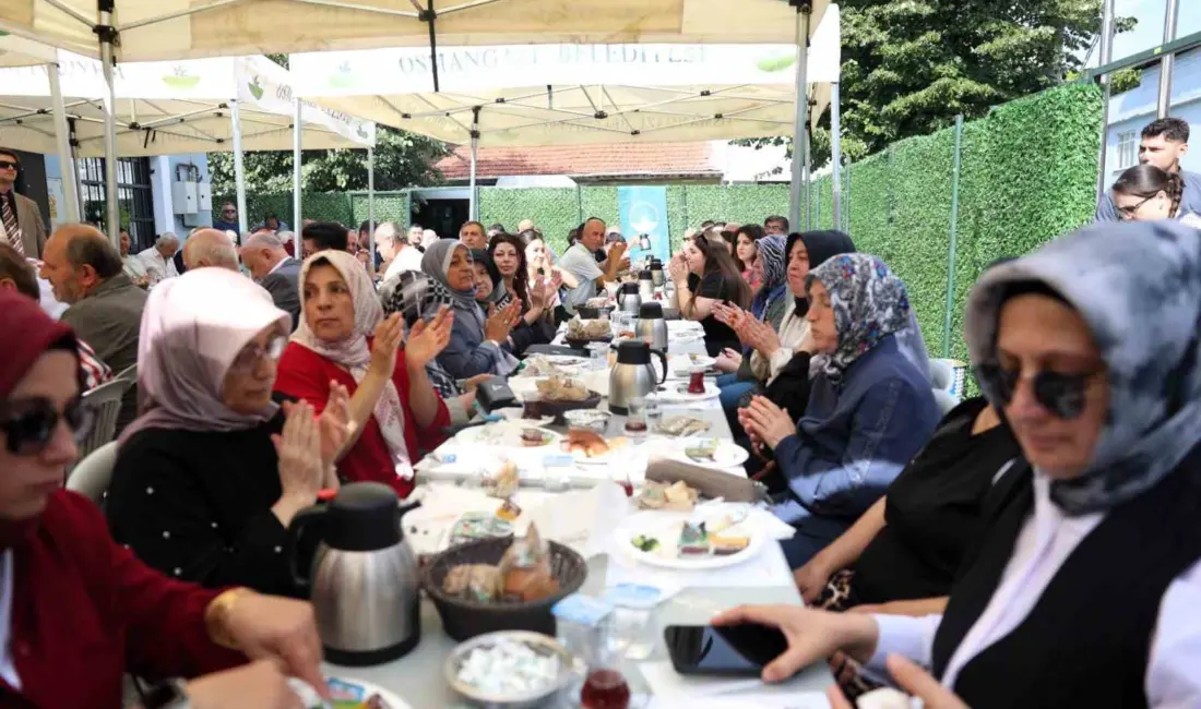Osmangazi Belediye Başkanı Erkan Aydın, mahalle ziyaretleri kapsamında Çirişhane Mahallesi
