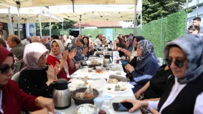 Osmangazi Belediye Başkanı Erkan Aydın, mahalle ziyaretleri kapsamında Çirişhane Mahallesi
