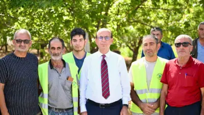 Yeşilyurt Belediye Başkanı Prof. Dr. İlhan Geçit, ilçenin her köşesini