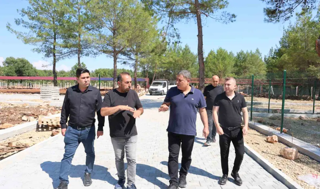 Aksu Belediye Başkanı İsa Yıldırım, devam eden projeleri yerinde inceleyerek