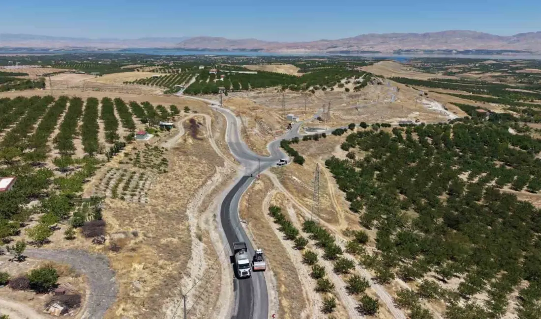 Battalgazi Belediyesi Fen İşleri Müdürlüğü ekipleri, Yarımcahan Mahallesi’nde sathi kaplama