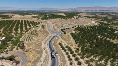 Battalgazi Belediyesi Fen İşleri Müdürlüğü ekipleri, Yarımcahan Mahallesi’nde sathi kaplama