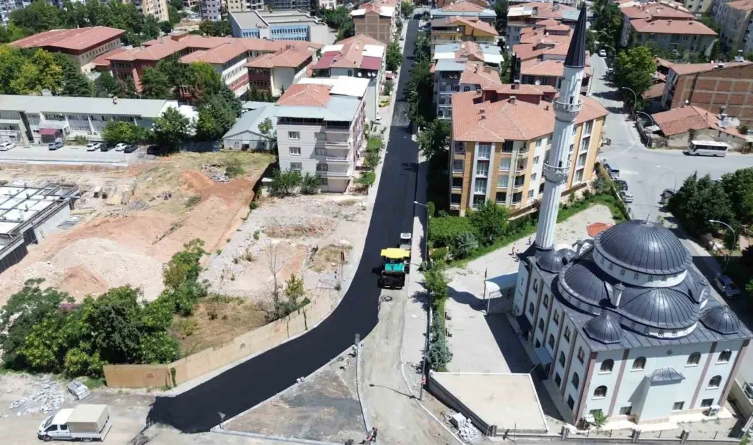 Battalgazi Belediyesi, ilçe genelinde sürdürdüğü asfalt çalışmaları kapsamında Fırat ve