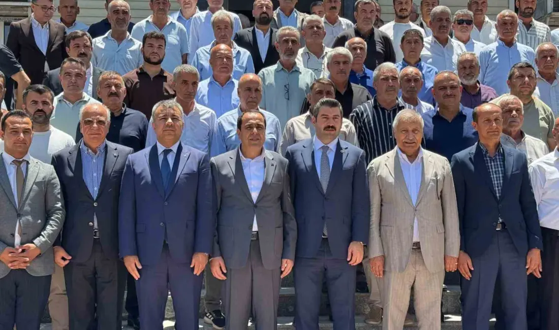 Birecik Belediye Başkanı Mehmet Begit, belediyeyi ziyaret eden AK Parti