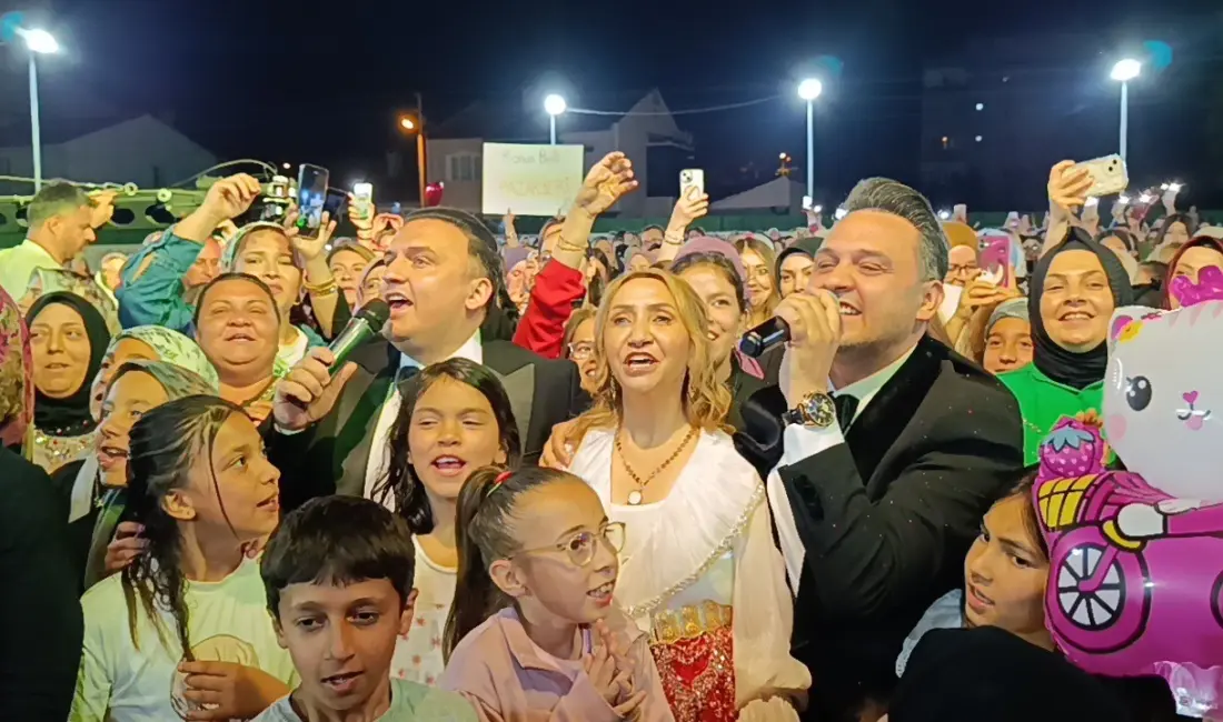 Bilecik’te düzenlenene ’Şalvar Gecesi’nde Rumeli Orhan & Kemal kardeşlerin seslendirdikleri