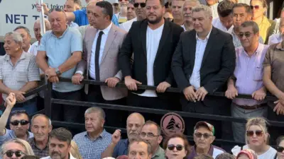 Bolu’da belediye başkanları, ilçe başkanları, belediye meclisi üyeleri, eski parti