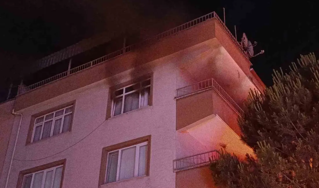 Bursa’nın İnegöl ilçesinde gece saatlerinde bir apartman dairesinde çıkan yangın