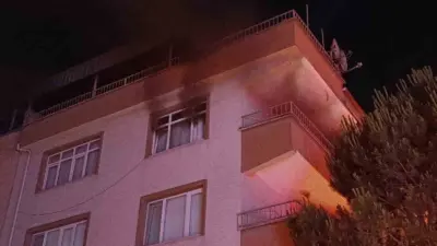 Bursa’nın İnegöl ilçesinde gece saatlerinde bir apartman dairesinde çıkan yangın