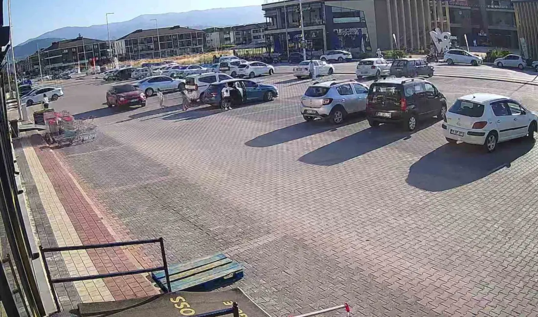 Bursa’nın İnegöl ilçesinde koşarak yolun karşısına geçmeye çalışan 9 yaşındaki