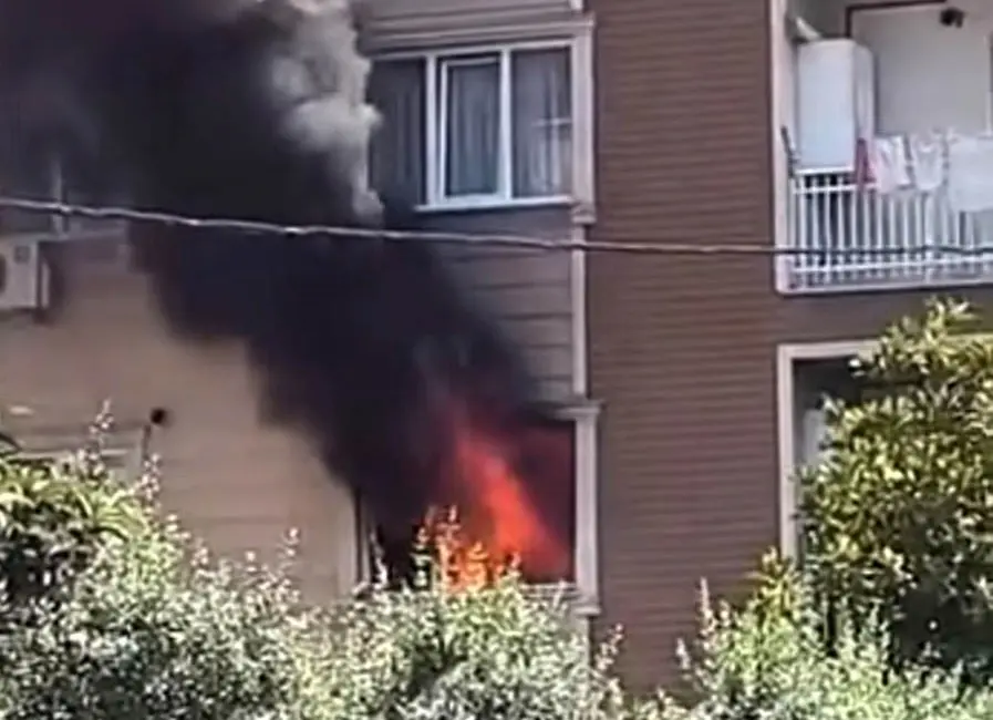 Bursa’da bir evde çıkan yangın, itfaiye ekiplerinin müdahalesiyle söndürüldü. Yangın,