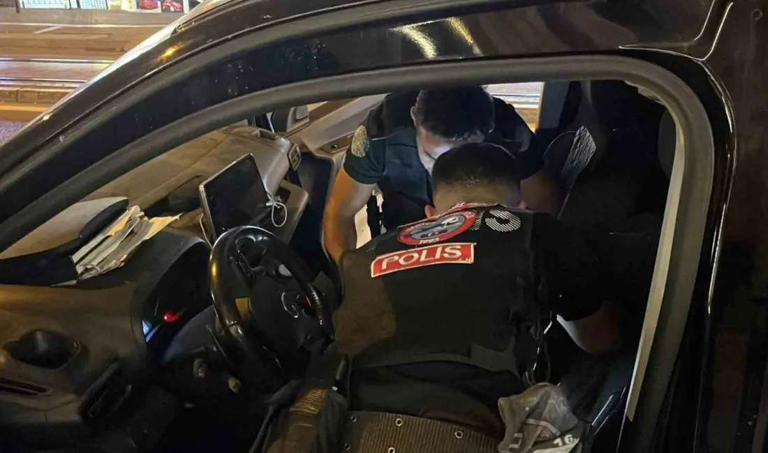 Bursa’da polis ekiplerince düzenlenen asayiş uygulamasında 15 aranan şahıs yakalanırken,