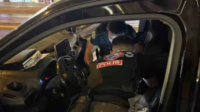 Bursa’da polis ekiplerince düzenlenen asayiş uygulamasında 15 aranan şahıs yakalanırken,