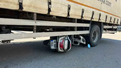 Bursa’nın İnegöl ilçesinde kamyonet ile motosikletin çarpıştığı kazada ağır yaralanan