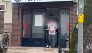 Bursa’da polis ekiplerince aranan şahısların yakalanmasına yönelik gerçekleştirilen çalışmalarda, haklarında
