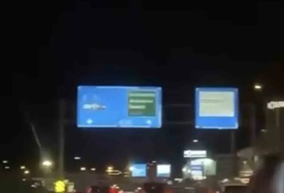 Bursa’da makas atarak ilerleyen lüks araç, başka bir araca çarptıktan