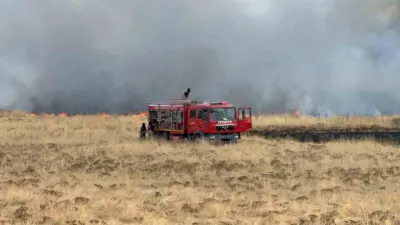 Bursa’da Yenişehir Havalimanı girişinde bulunan otluk alanda çıkan yangın, kısa