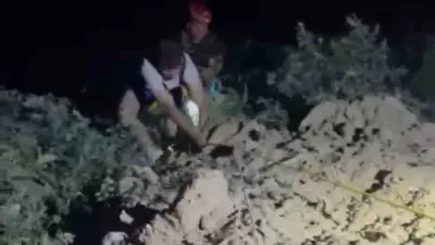 Bursa’da şelalenin de bulunduğu vadide geziye çıkan gruptaki 2 genç