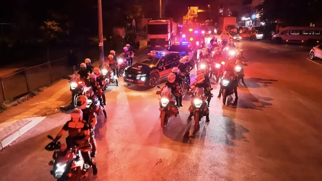 Bursa Emniyet Müdürlüğü koordinesinde kent genelinde gerçekleştirilen geniş kapsamlı huzur