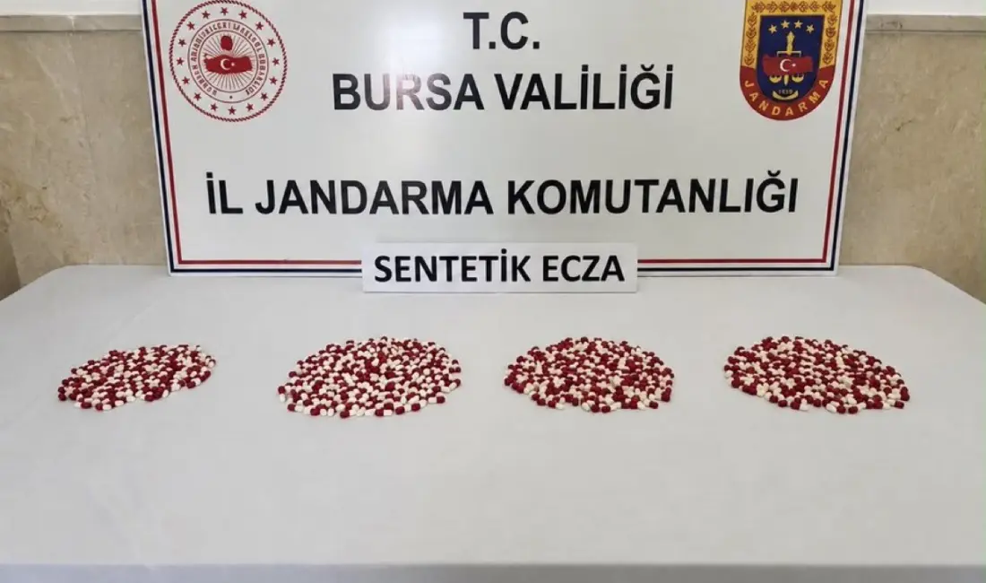 Bursa’da jandarma ekiplerince düzenlenen uyuşturucu operasyonunda bin 98 adet sentetik