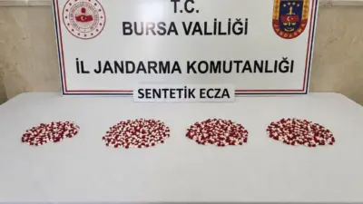 Bursa’da jandarma ekiplerince düzenlenen uyuşturucu operasyonunda bin 98 adet sentetik