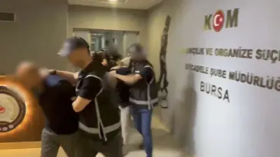 Bursa’nın İznik ilçesinde tefecilik yaptığı belirlenen şüphelilere yönelik şafak operasyonunda