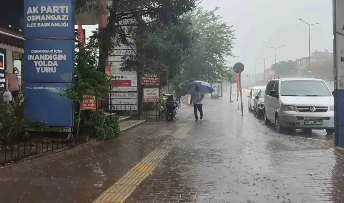 Bursa’da bir anda etkisini artıran etkili yağış sonrası yollar göle