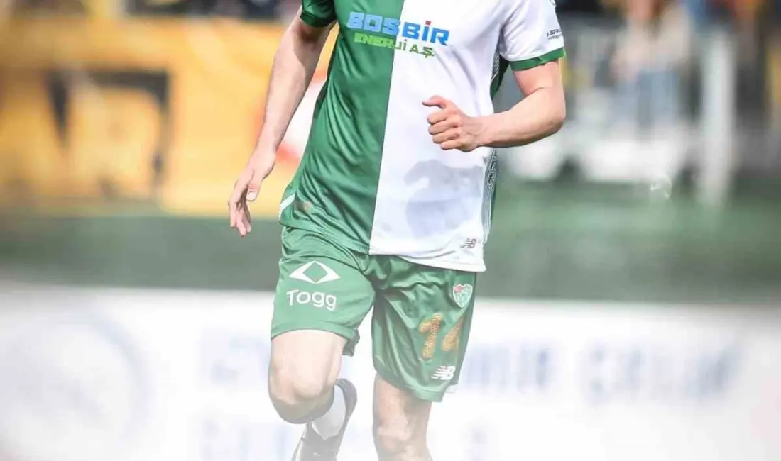 Trendyol 1. Lig ekiplerinden Bursaspor, orta saha oyuncusu Hakkı Türker