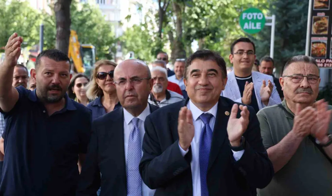 Kırşehir Belediye Başkanı Selahattin Ekicioğlu, belediye meclis üyeleriyle birlikte CHP’den