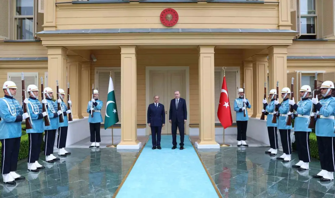 Cumhurbaşkanı Recep Tayyip Erdoğan, Türkiye’ye ziyarette bulunan Pakistan Başbakanı Şahbaz