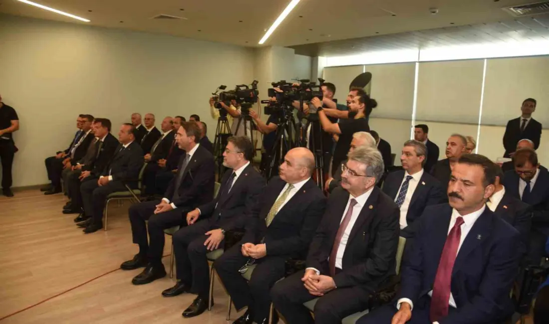 Cumhurbaşkanı Yardımcısı Cevdet Yılmaz, KKTC Başbakanı Ünal Üstel ile düzenlediği