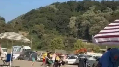 Bursa’da denizde boğulma tehlikesi geçiren bir kişi, çevredeki vatandaşlar tarafından