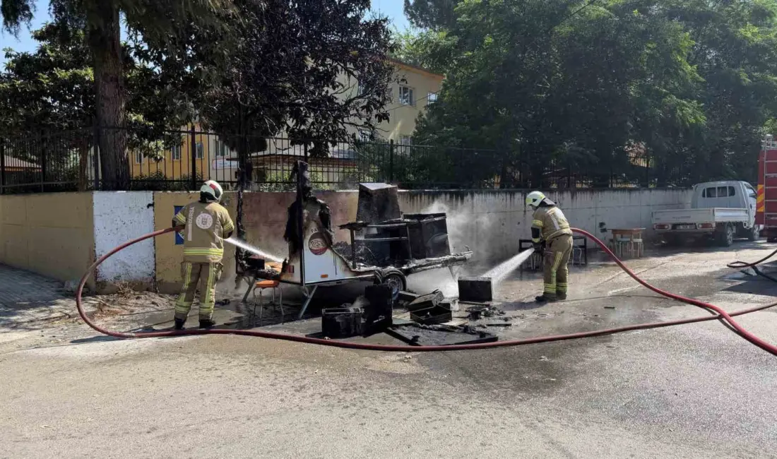 Bursa’nın İznik ilçesinde park halindeki karavan yangını paniğe neden oldu.