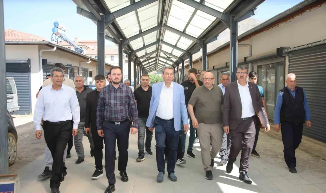 Elazığ AK Parti milletvekilleri, kentin farklı ilçelerinde vatandaşlarla bir araya