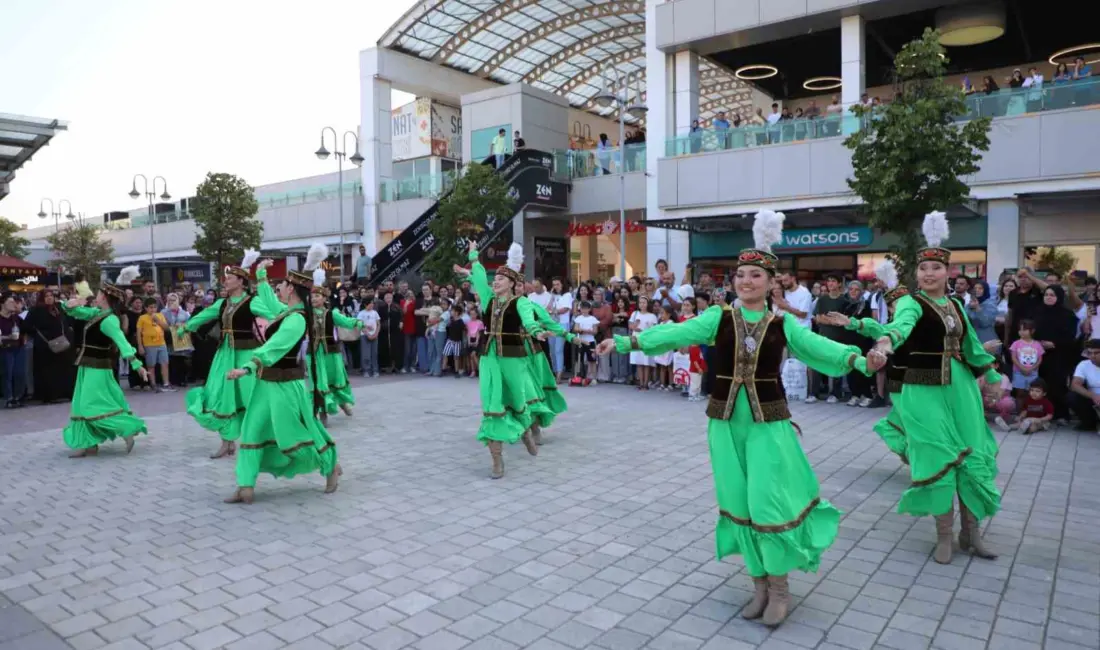 İnegöl Belediyesi’nin düzenlediği 39. Uluslararası Kültür Sanat Festivali, dış park