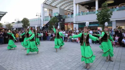 İnegöl Belediyesi’nin düzenlediği 39. Uluslararası Kültür Sanat Festivali, dış park