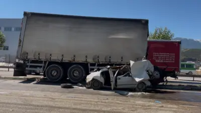 Bursa’da freni patlayan kamyon, 2 ayrı araca çarptı. İlk belirlemelere